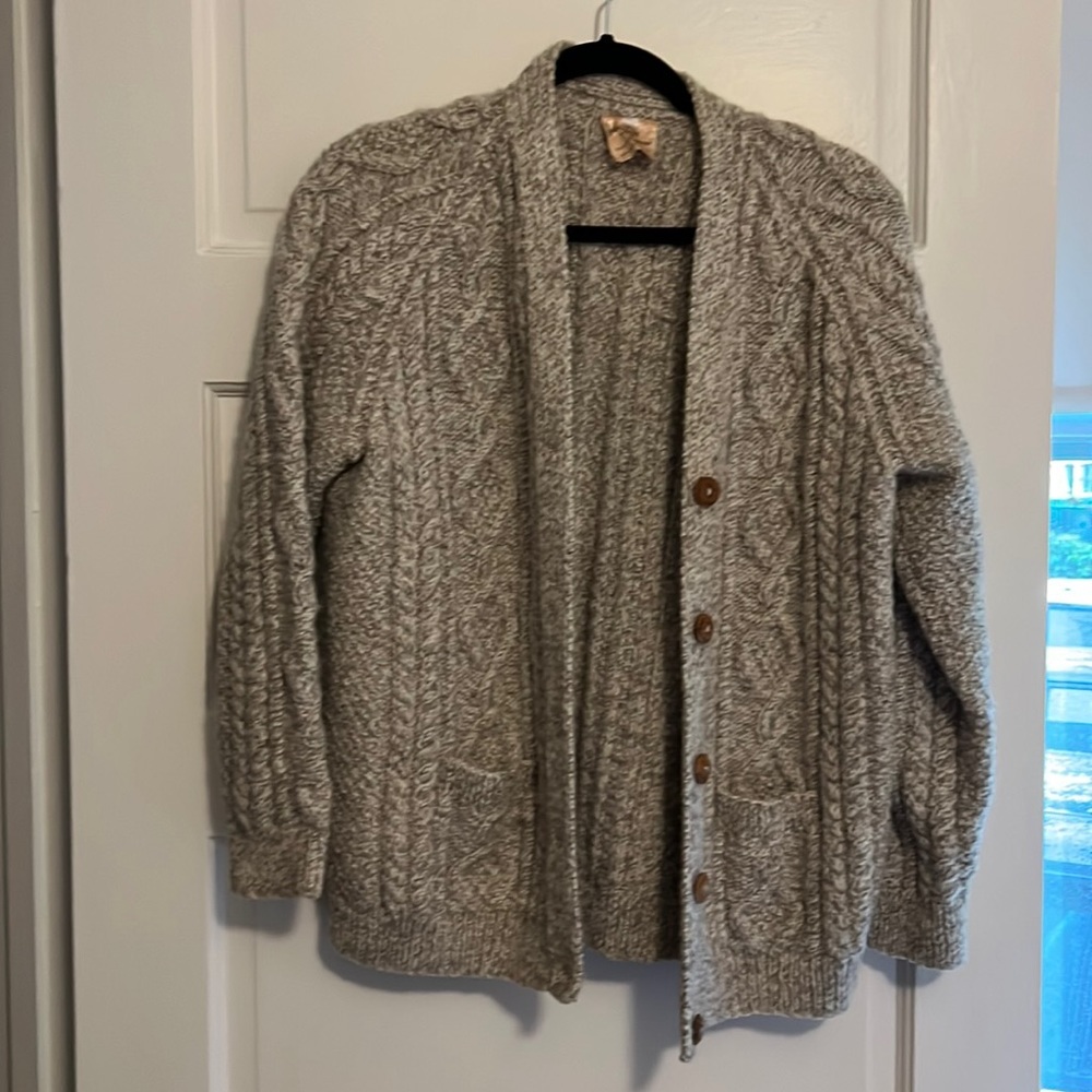 Beautiful 100% virgin wool fisherman’s cardigan from New Zealand s/xs